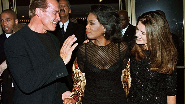 Oprah Winfrey, (C) star of the new film “Beloved”,  arrives with Arnold Schwarzenegger and his wife ..