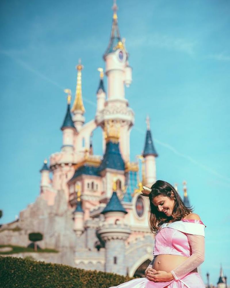 Fotógrafa encanta ao transformar grávidas em princesas da Disney