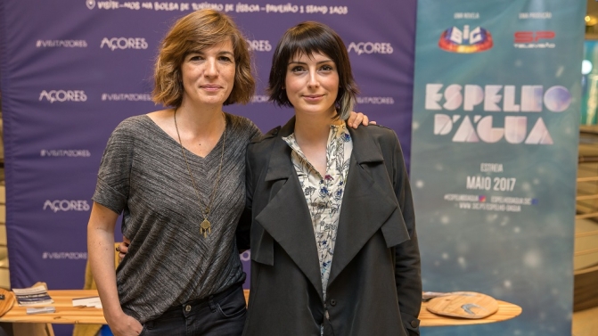 Sessão de autógrafos com as atrizes Lúcia Moniz e Carolina Torres
