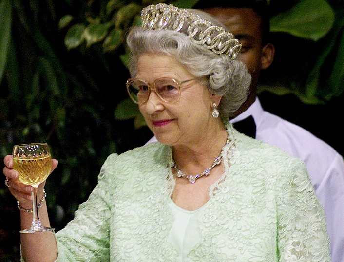 BRITAIN'S QUEEN ELIZABETH II TOASTS MEMBERS OF THE SOUTH AFRICAN GOVERNMENT.