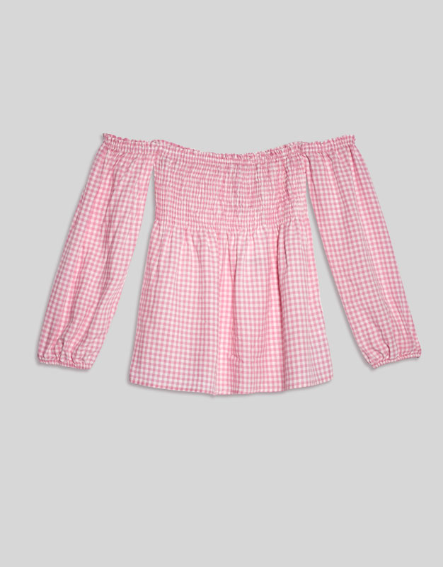 Blusa quadrados vichy com decote de elásticos_pullandbear_17,99