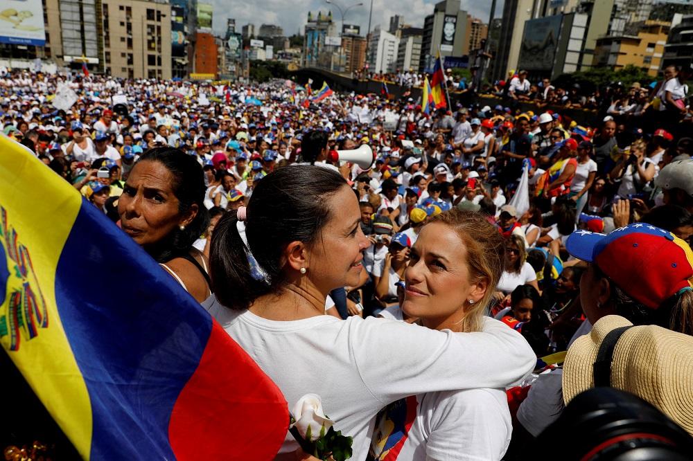 Manifestação de mulheres contra Nicolas Maduro, em Caracas, na Venezuela
