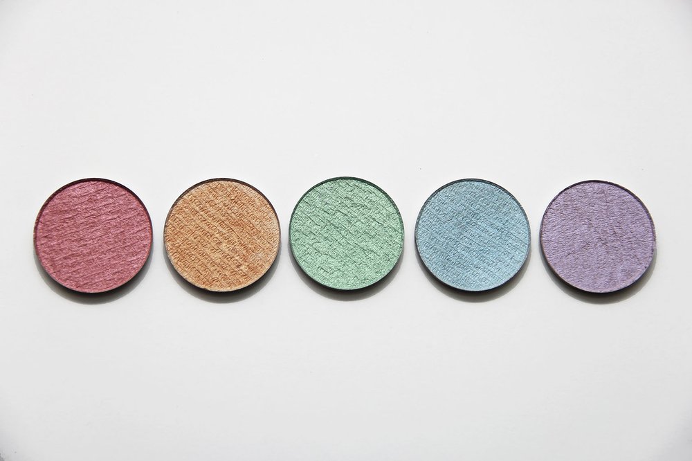 COLORED GLITTER FREE PRESSED HIGHLIGHTERS, chaos maukeup, 18 dolares