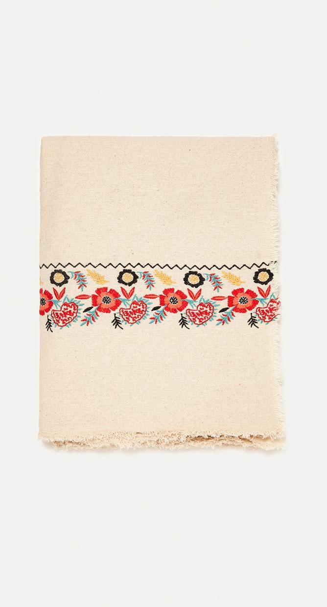 Lenço bordado flores, zara, €25,95 (tecido algodão, bordado poliester)