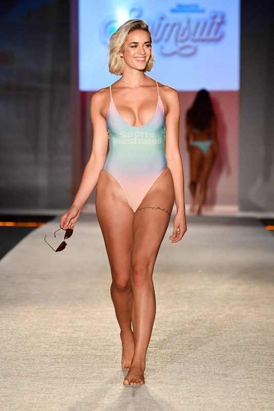 SWIMMIAMI Sports Illustrated Swimsuit 2018 Collection – Runway