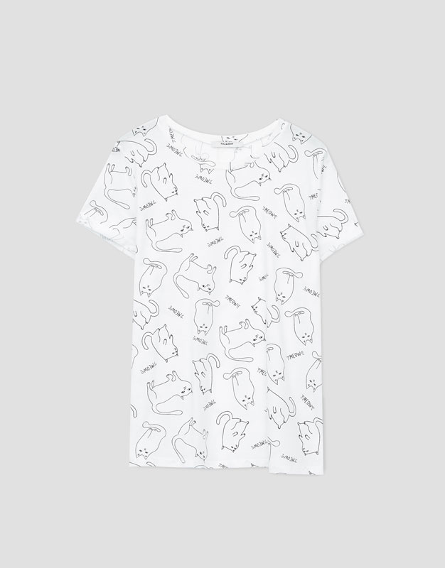 T-shirt com estampado allover com gatos, Pull and Bear, €5,99