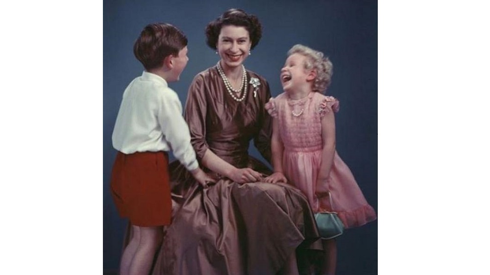 1954_-com-os-filhos-principe-carlos-e-Princesa-ana1