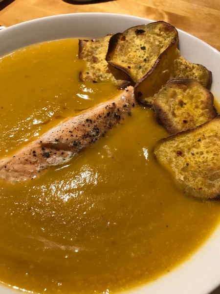 Sopa +á noite com peixe proteina
