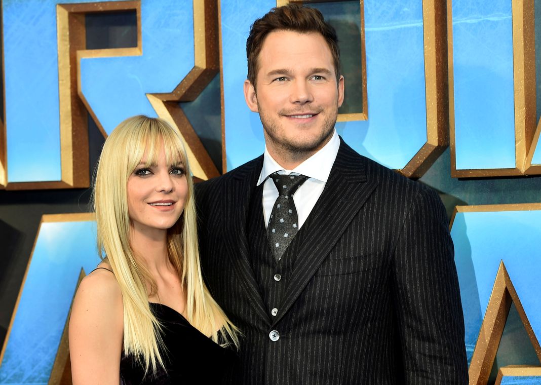 Chris Pratt poses with his wife Anna Faris as they attend a premiere of the film “Guardians of the galaxy, Vol. 2” in London