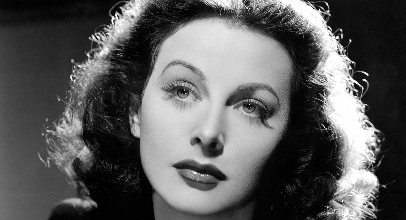 Hedy_Lamarr_in_The_Heavenly_Body_1944