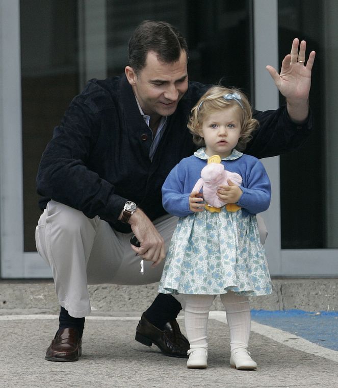 Spanish Crown Prince Felipe and his daughter Leonor leave Madrid’s private hospital “Ruber Internacional”
