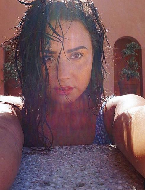 selfie DEmi Lovato _instagram