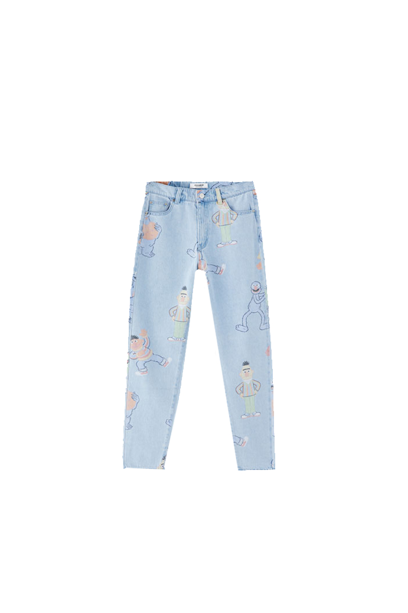 Jeans-Sesame-Street-mom-fit.-Pull-and-Bear,-€35,99
