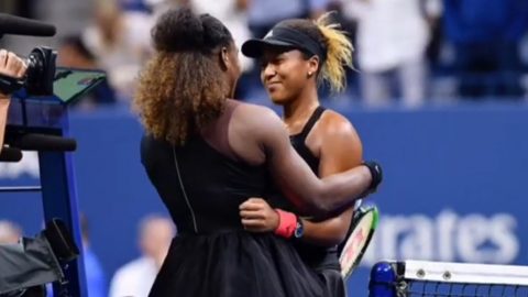 Foi isto que Serena Williams sussurrou ao ouvido de Naomi Osaka
