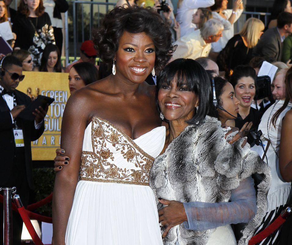 Actresses Viola Davis and Cicely Tyson, cast members of the film “The Help”, arrive at the 18th annual Screen Actors Guild Awards in Los Angeles