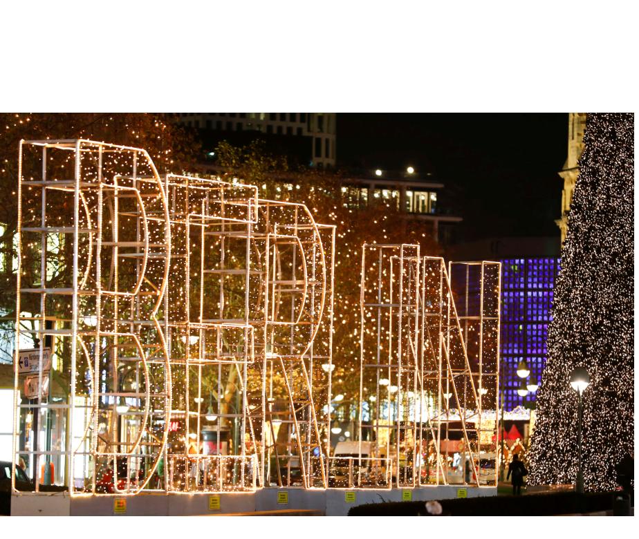 Christmas illuminations are pictured during a light rehearsal on Kurfuerstendamm shopping boulevard in Berlin, Germany, November 26, 2018. Picture taken with a long-time exposure. REUTERS