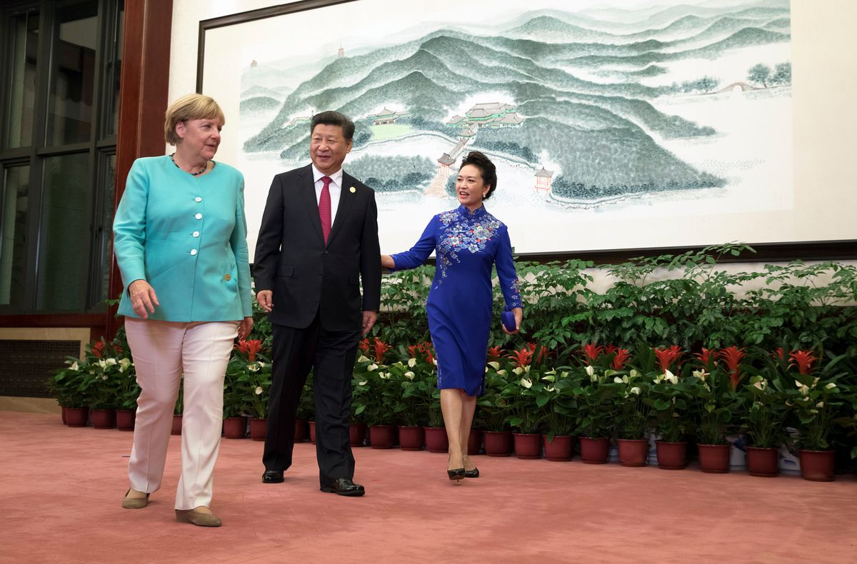 China’s President Xi Jinping and his wife, Peng Liyuan greet German Chancellor Angela Merkel before the start of welcoming dinner of G20 Summit in Hangzhou
