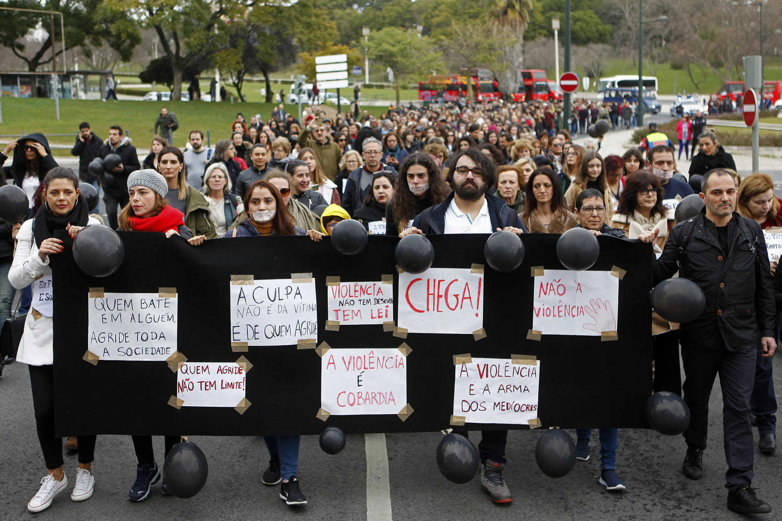 Marcha solidária silenciosa pelas vítimas de violência doméstica