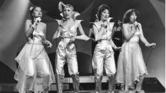 As cantoras Fátima Padinha, Teresa Miguel, Lena Coelho e Laura Diogo compunham as Doce. Na imagem, o quarteto no Festival da Canção em 1980 [Fotografia: Global Imagens]