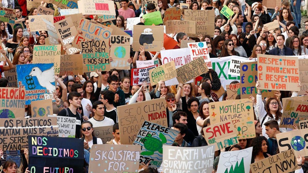 Greve e manifestação de estudantes pelo clima