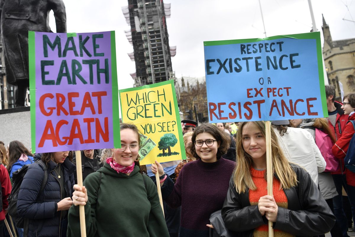 Students strike for climate change in London