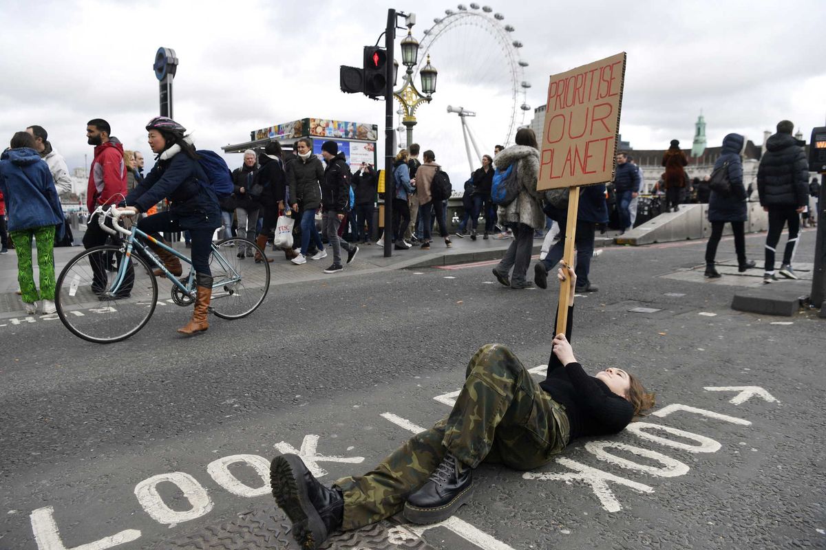 Students strike for climate change in London