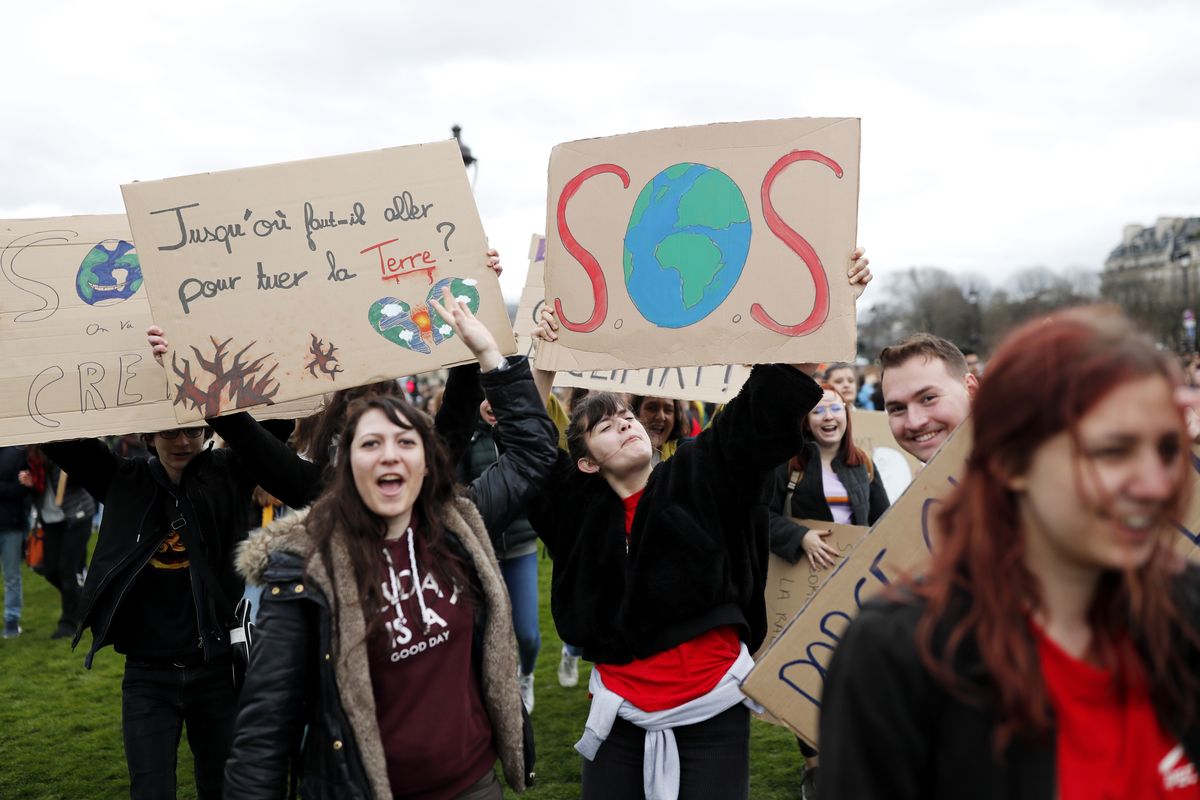 Students strike for climate change in Paris