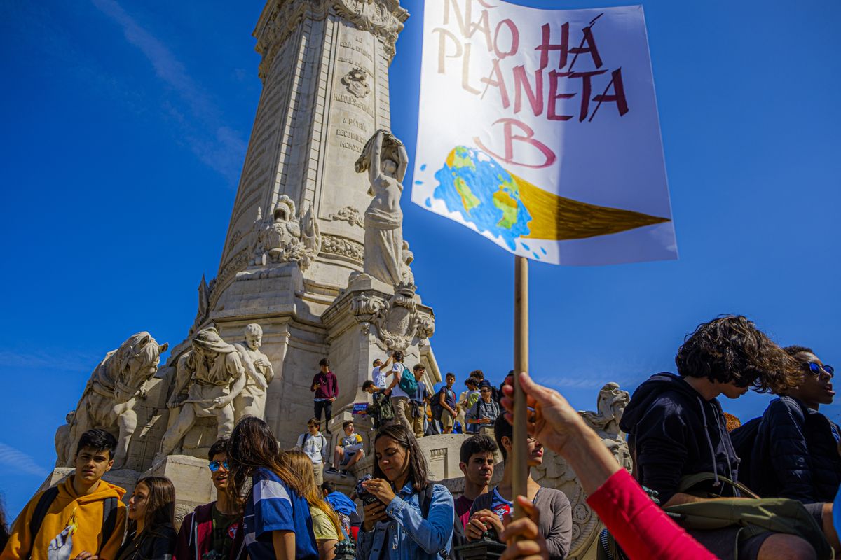 Centenas de estudantes protestam em Lisboa pelo clima