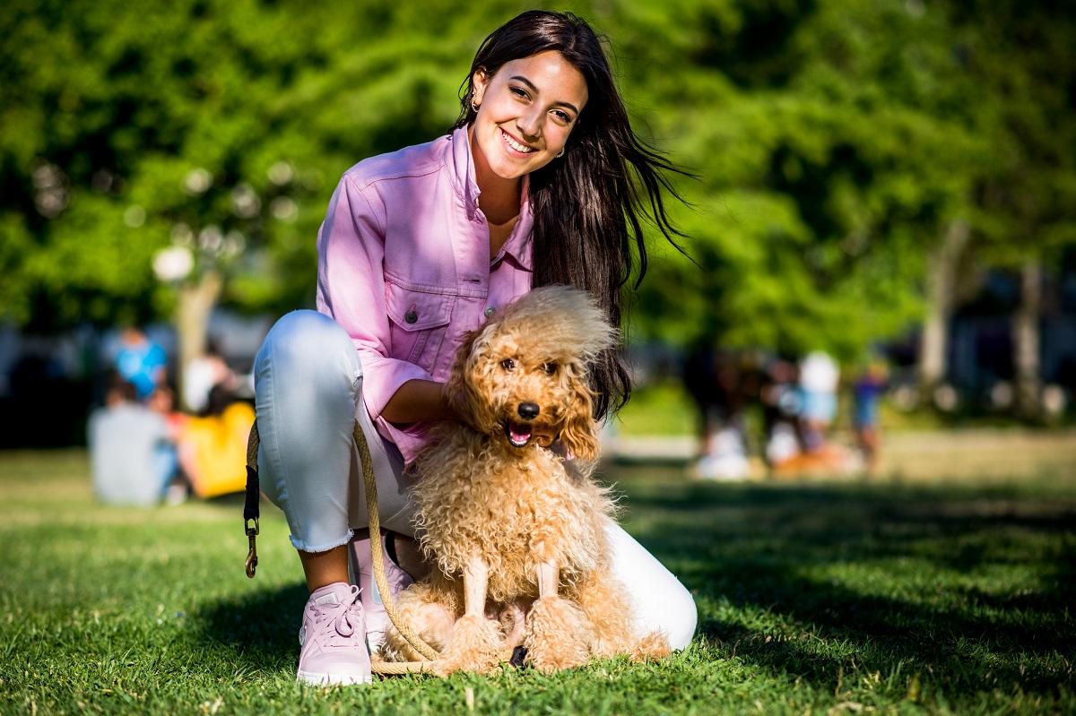 LISBOA – Cantora April Ivy e o seu cão Lucca