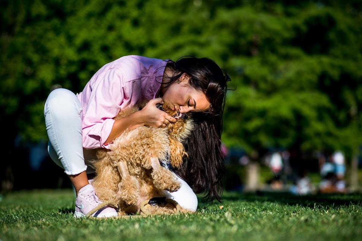 LISBOA – Cantora April Ivy e o seu cão Lucca