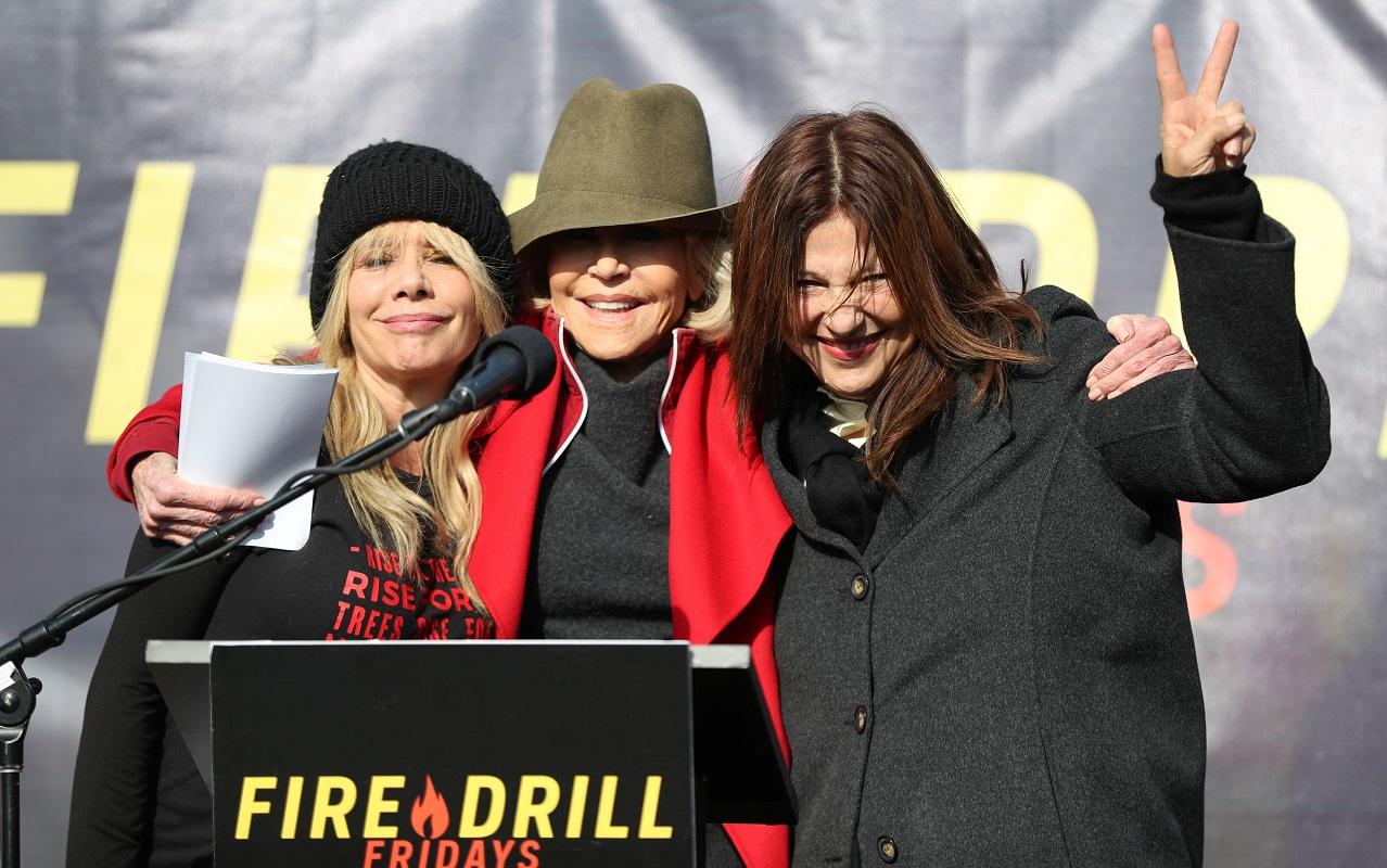 Rosanna Arquette, Jane Fonda e Catherine Keener nos protestos pelo clima, em Washington, a 1 de novembro,IFotografia: Siphiwe Sibeko/Reuters]