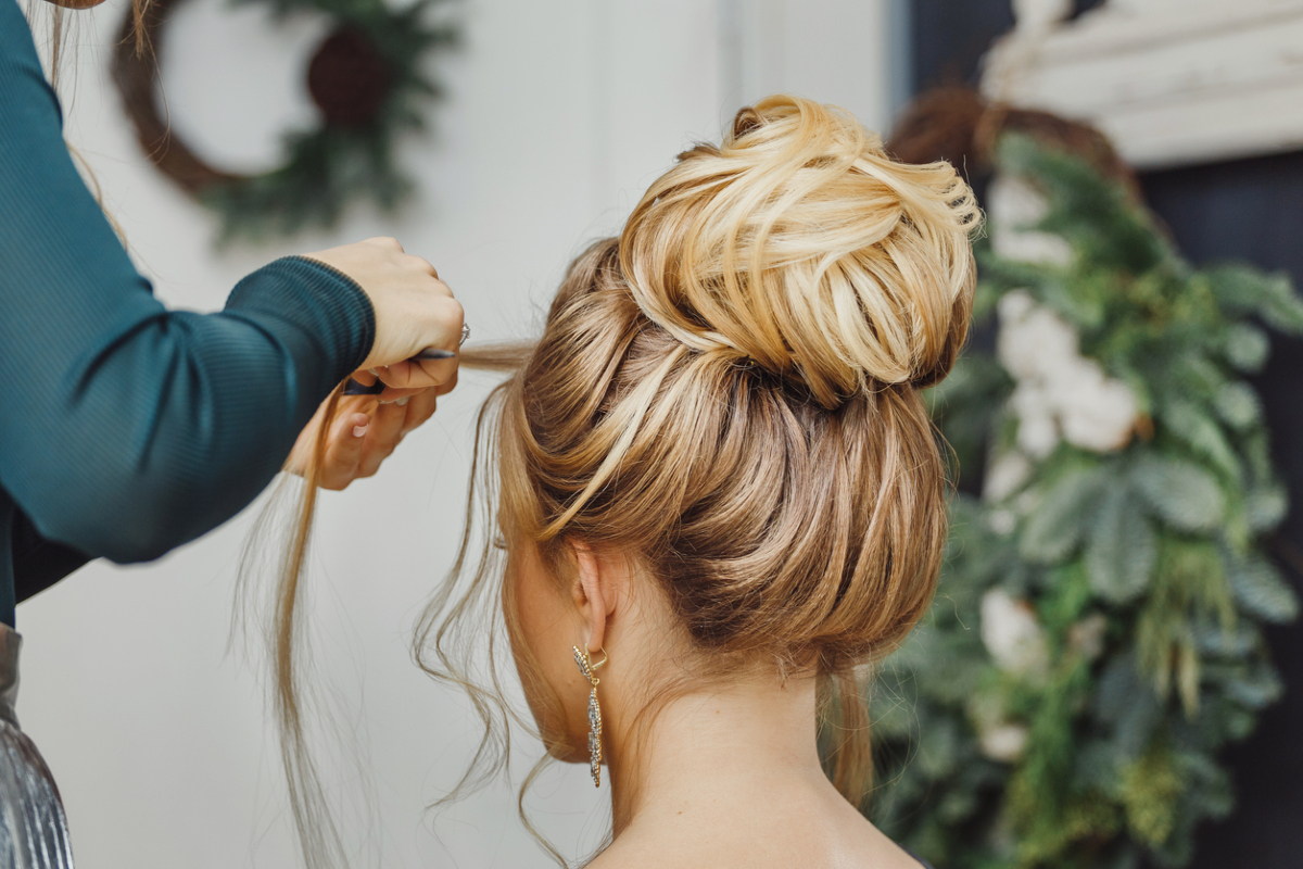 25 penteados elegantes para usar num casamento