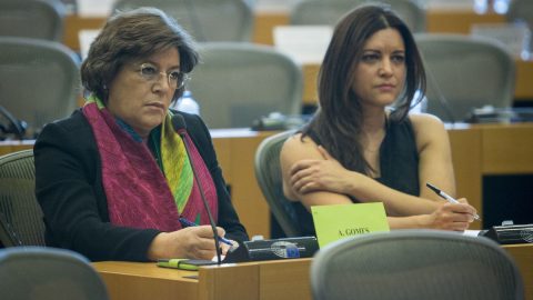 Ana Gomes e Marisa Matias juntas, em Bruxelas, em 2017, numa audição com o ativista angolano Luaty Beirão na sub comissão dos direitos Humanos do Parlamento Europeu [Fotografia: Nuno Pinto Fernandes / Global Imagens]