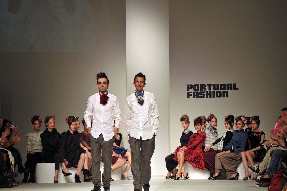 A dupla Storytailors, Luís Sanchez e João Branco, em 2009, no Portugal Fashion [Fotografia: Sérgio Queirós/Global Imagens]