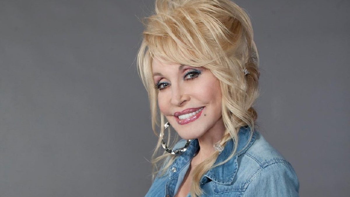 Dolly Parton perfume ano cantora atriz beleza