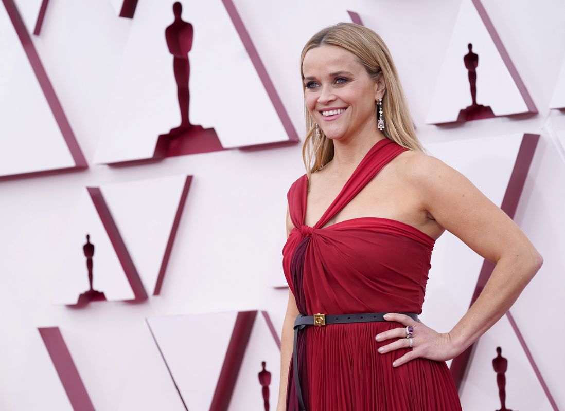 Reese Witherspoon  num vermelho Christian Dior EPA/Chris Pizzello / POOL *** Local Caption *** 55864152