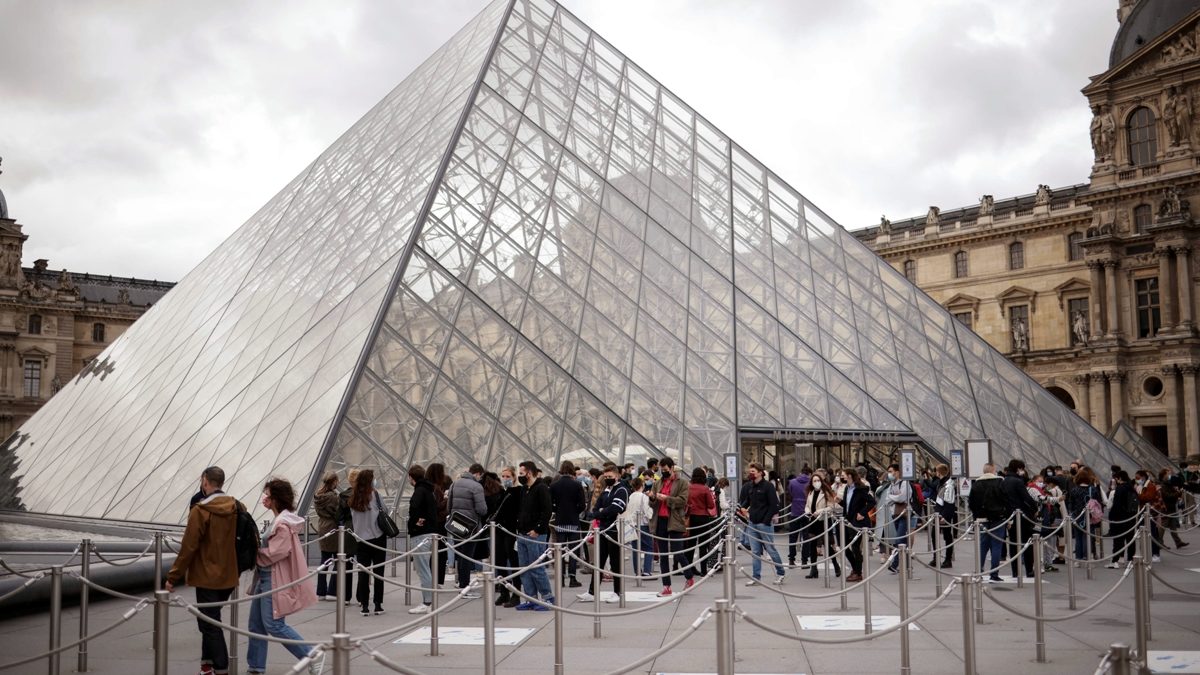 Louvre EPA_YOAN VALAT