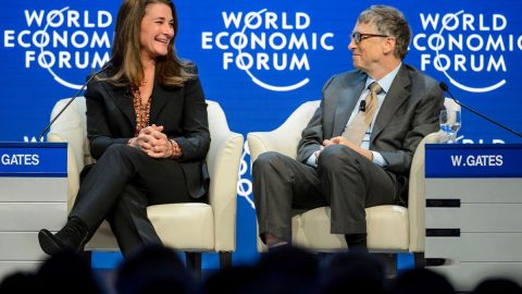 Melinda e Bill Gates [Fotografia: Fabrice COFFRINI / AFP]