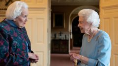 Rainha Isabel II Angela Wood frango à rainha coroação jubileu platina