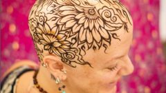 Leah Reddell face Fiesta coroa henna quimioterapia alopecia cancro de mama