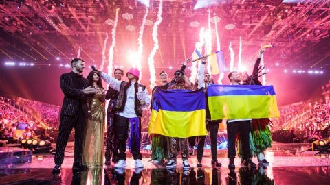 Kalush orchstra vencedores Eurovisão 2022 leilão troféu Ucrânia Forças Aramadas guerra