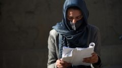 Afeganistão mulheres direitos talibãs proibidas ONGS vestuário adequado