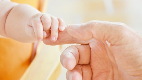 licença parental obrigatória pais aumento 28 dias