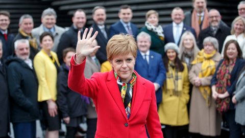 Nicola Sturgeon demite-se Escócia primeira-ministra