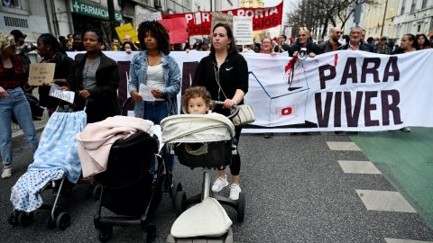 manifestação lisboa Casa para viver Portugal