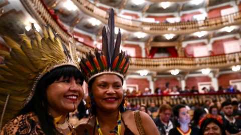 mulheres indígenas protesto clima ambiente direitos humanos