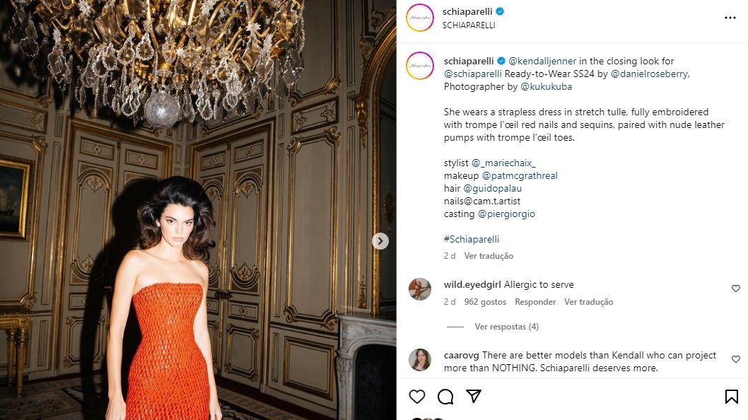 Schiaparelli Unhas vermelhas vestido nails semana da moda de Paris Kendall Jenner