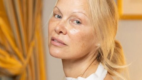 Pamela Anderson Instagram no make up maquilhagem campanha