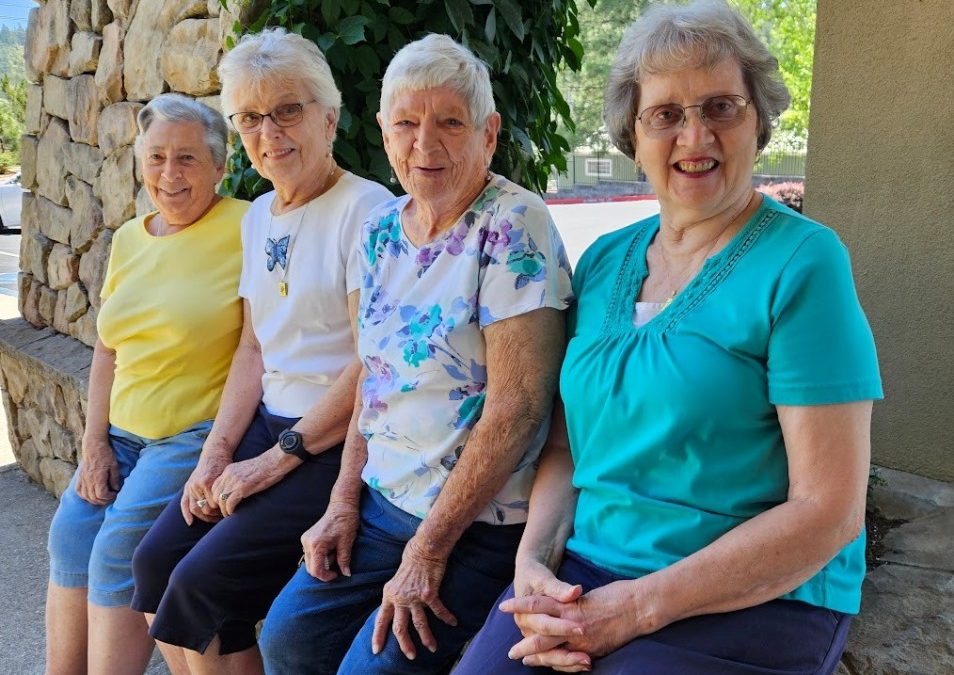 Joan Harris, Elsie Webb, Sylvia Crane e Mary Grace Tassone Atria senior living facebook