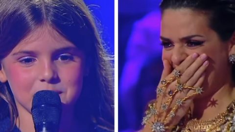 Cuca Roseta surpreendida pela filha Benedita, de sete anos, no palco do 'The Voice Kids', na RTP1
